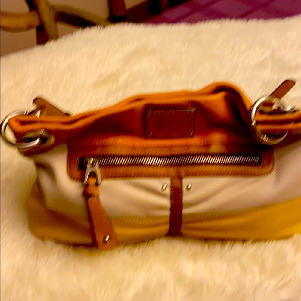 B Makowsky Tan/Cream/Yellow Leather Shoulder Bag
